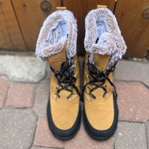 Women’s light tan winter boots